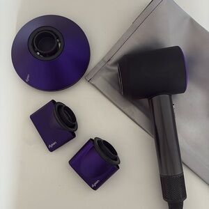 Dyson Supersonic Blowdryer in Purple